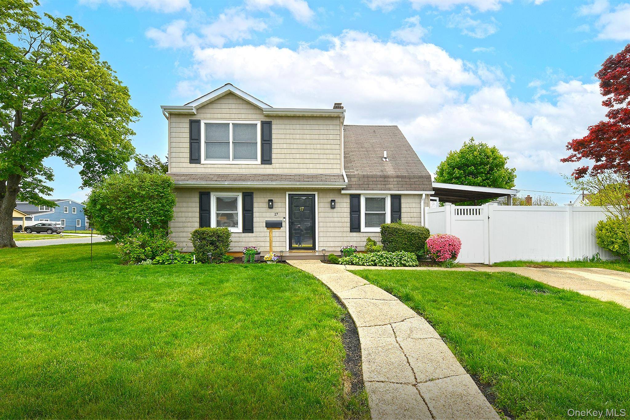 Casa com 4 Quartos à Venda em Levittown - Nova Iorque - EUA - 1