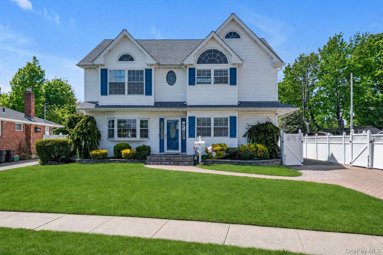 Casa com 4 Quartos à Venda em Levittown - Nova Iorque - EUA - 1