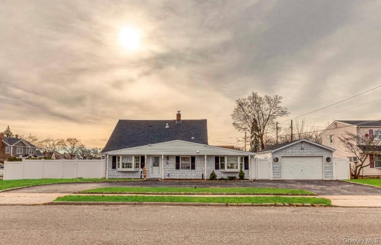 Casa com 4 Quartos à Venda em Levittown - Nova Iorque - EUA - 1