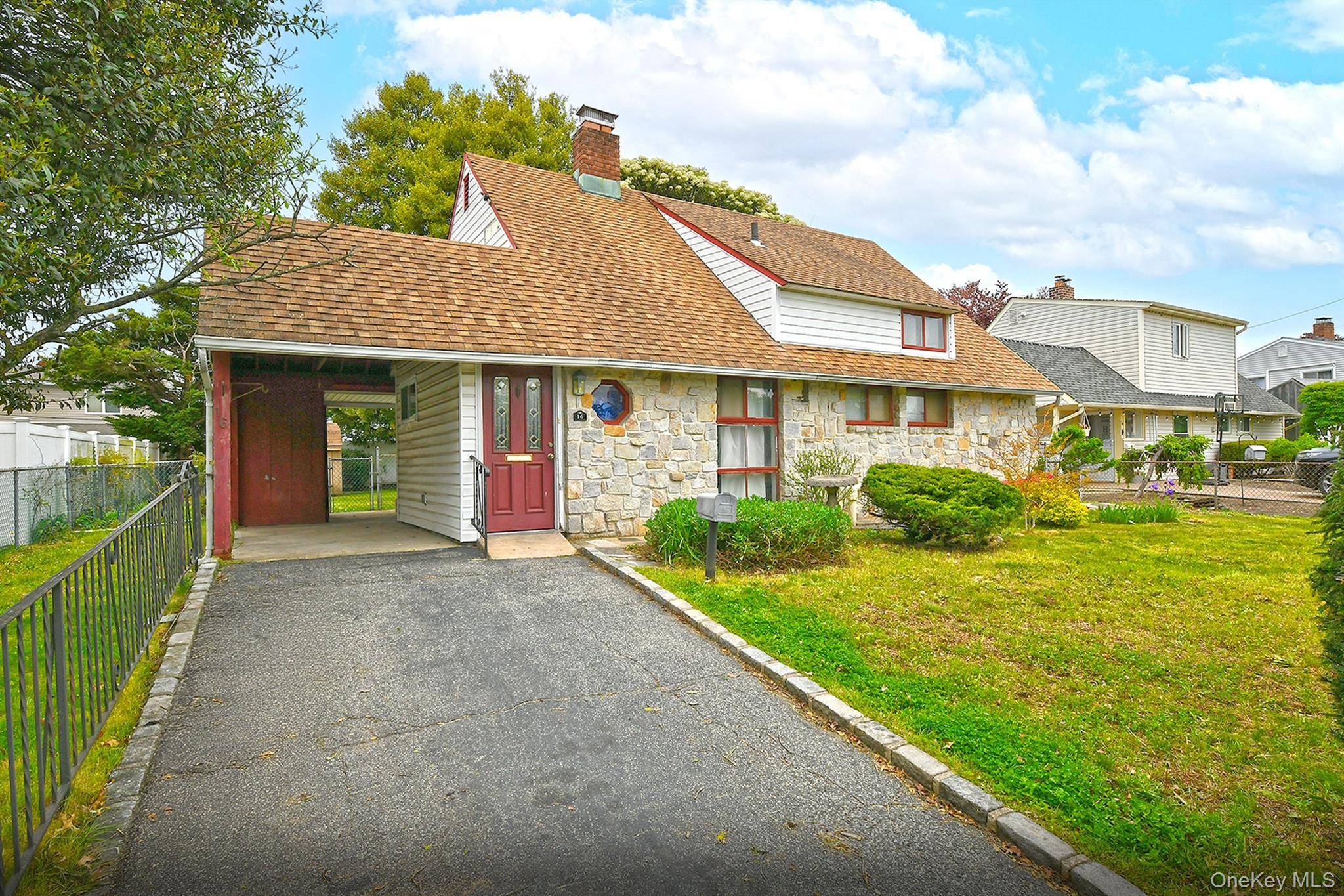 Casa de 4 Dormitorios en Venta en Levittown - Nueva York - EE. UU. - 1