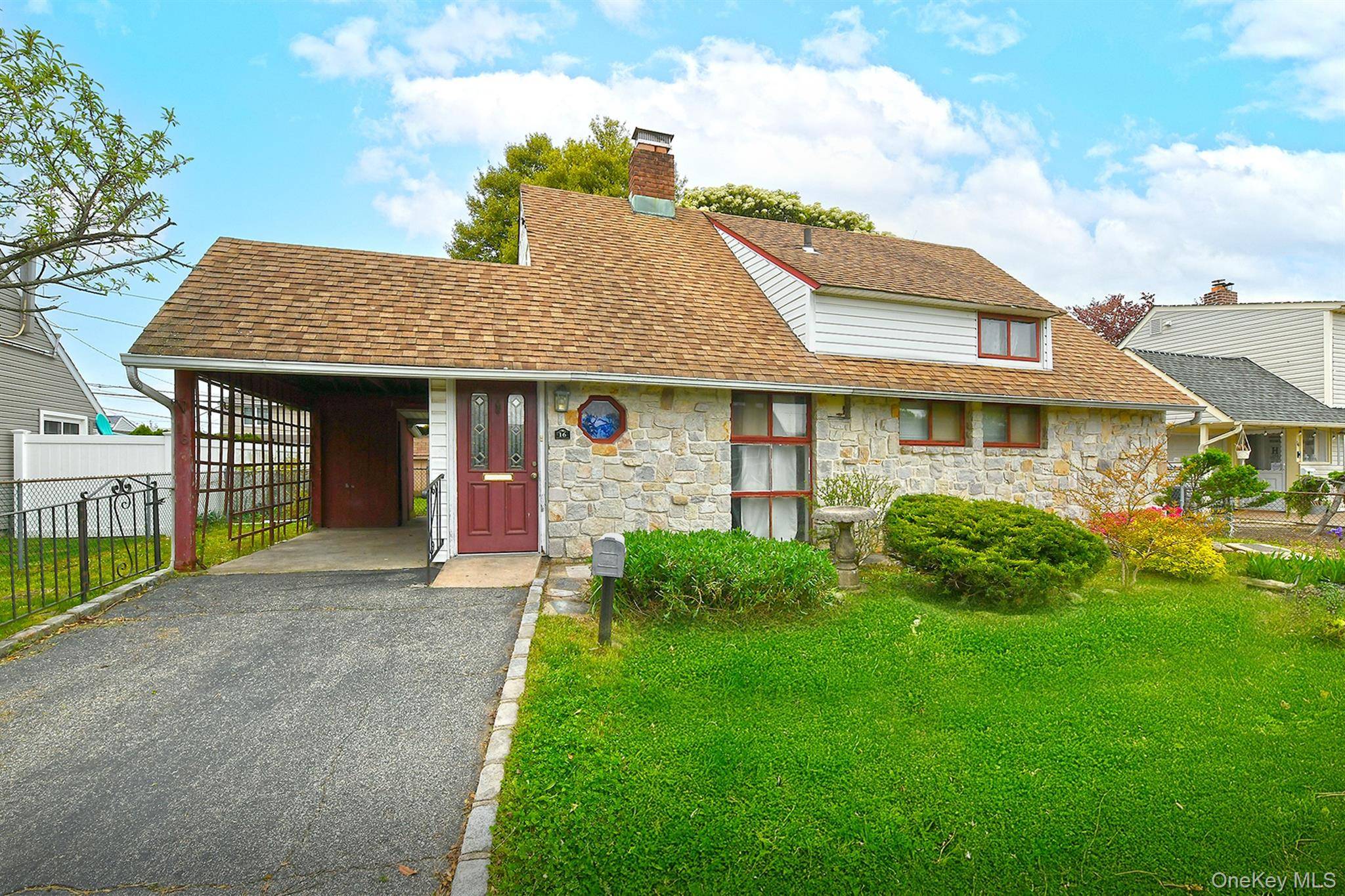 Casa de 4 Dormitorios en Venta en Levittown - Nueva York - EE. UU. - 2