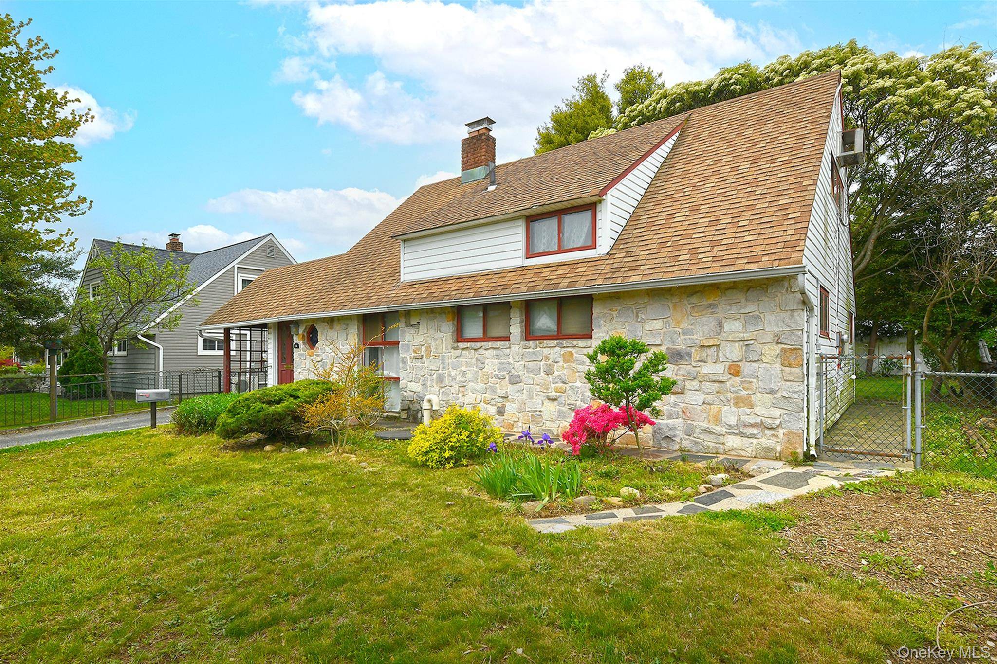 Casa de 4 Dormitorios en Venta en Levittown - Nueva York - EE. UU. - 3