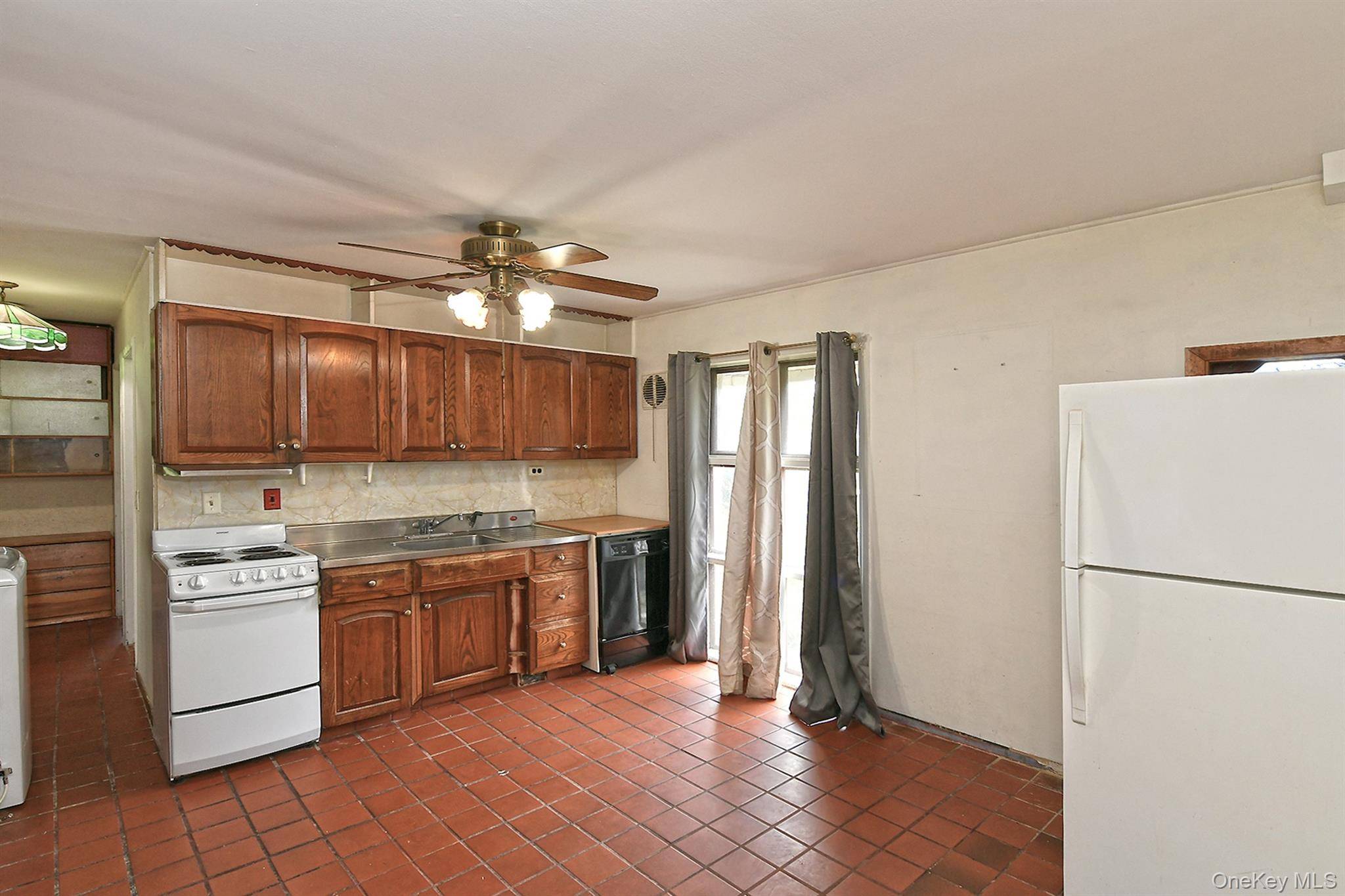 Casa de 4 Dormitorios en Venta en Levittown - Nueva York - EE. UU. - 5