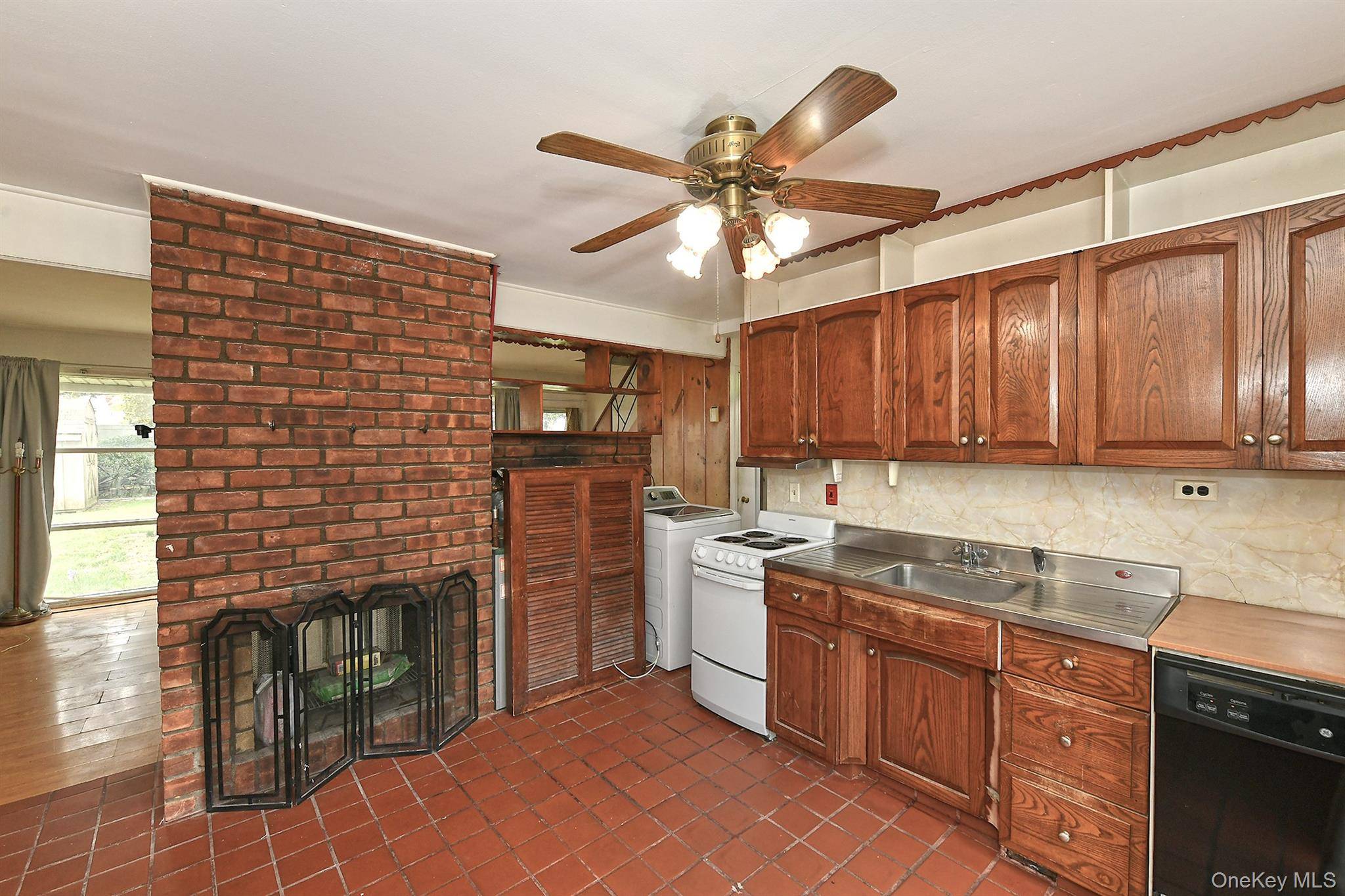 Casa de 4 Dormitorios en Venta en Levittown - Nueva York - EE. UU. - 6