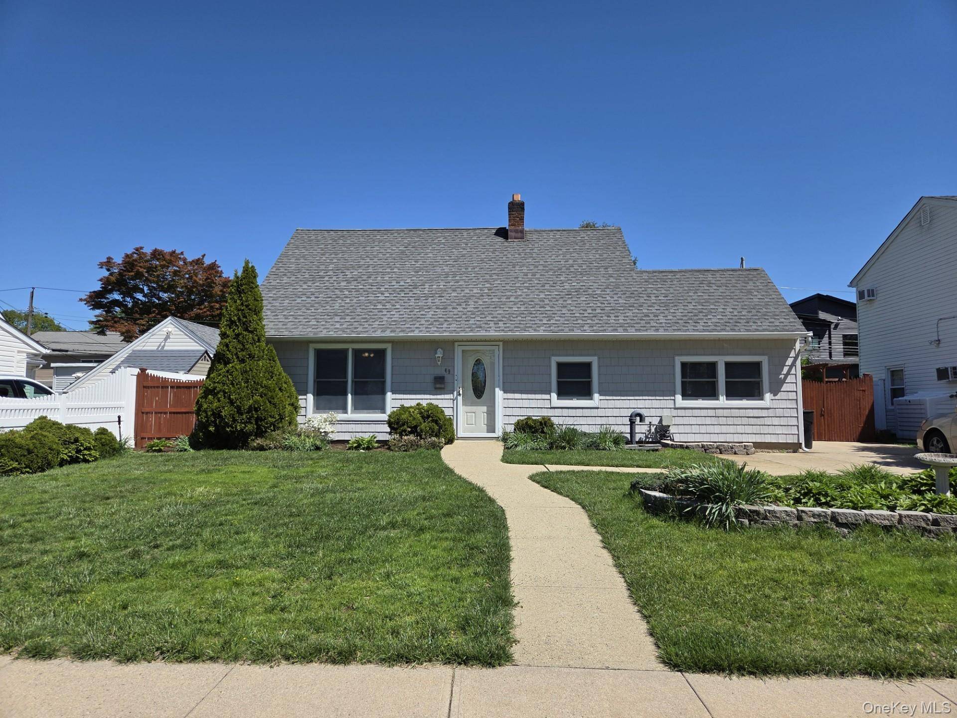Casa com 4 Quartos à Venda em Levittown - Nova Iorque - EUA - 1