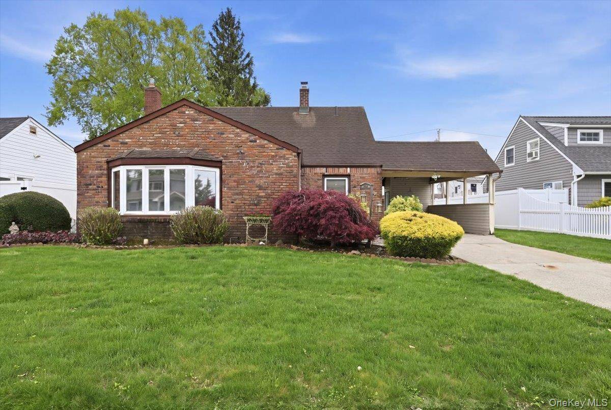 Casa com 4 Quartos à Venda em Levittown - Nova Iorque - EUA - 1