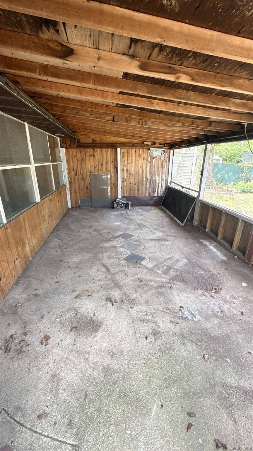4 Bedroom Home for Sale in Levittown - New York - USA - 4