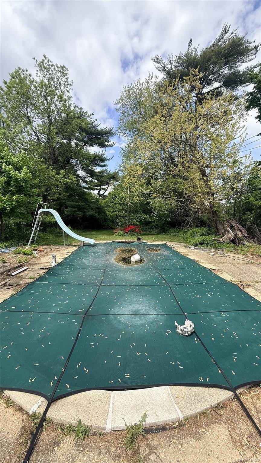 4 Bedroom Home for Sale in Levittown - New York - USA - 5
