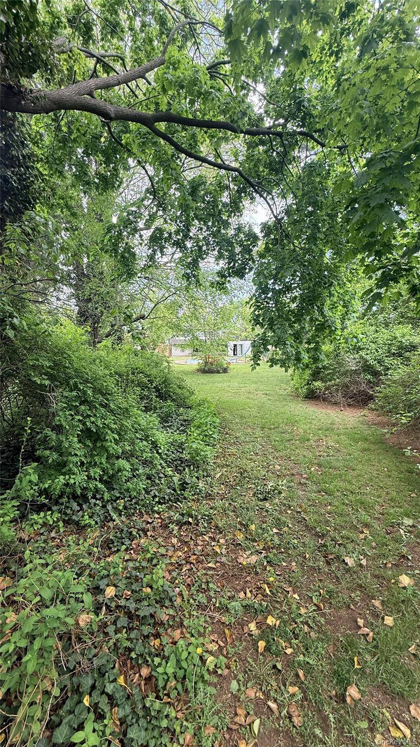 4 Bedroom Home for Sale in Levittown - New York - USA - 6