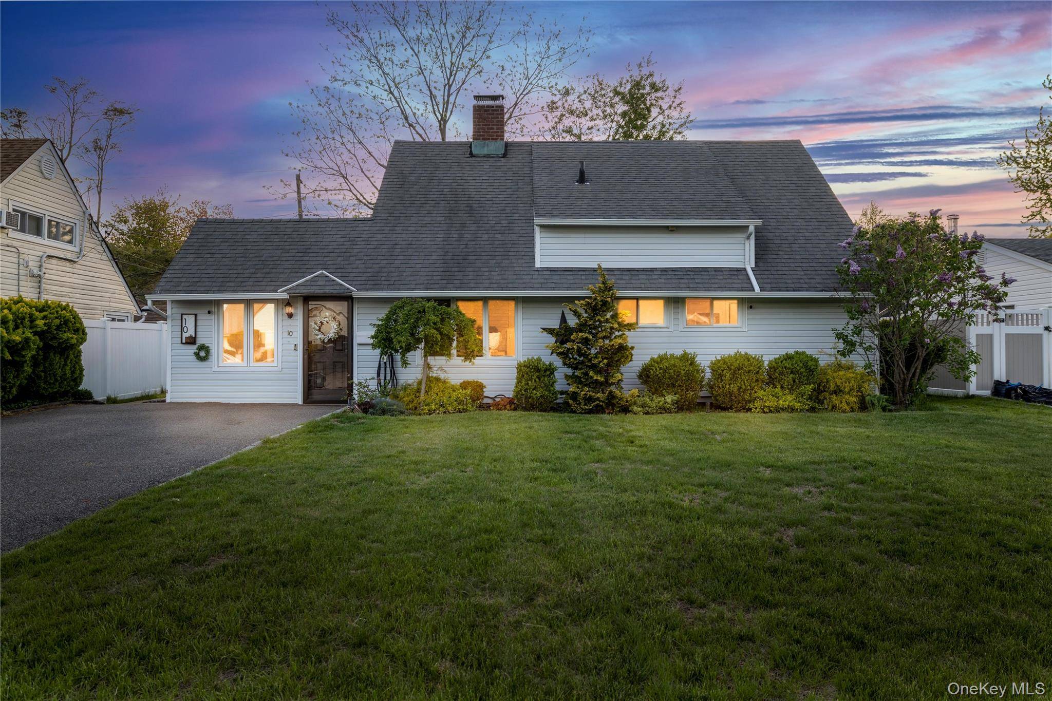 Casa com 4 Quartos à Venda em Levittown - Nova Iorque - EUA - 1