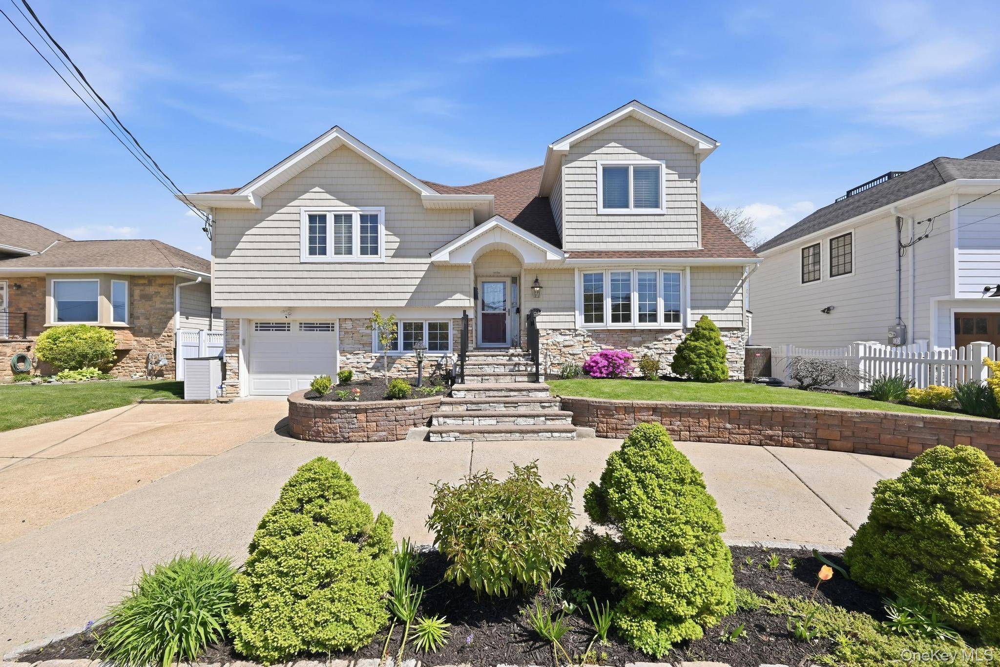 4 Bedroom Home for Sale in Lido Beach - New York - USA - 1