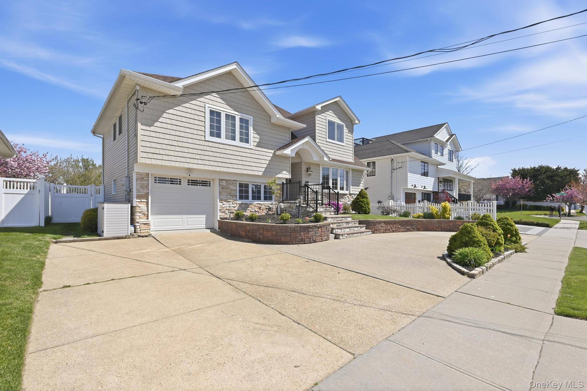 4 Bedroom Home for Sale in Lido Beach - New York - USA - 2