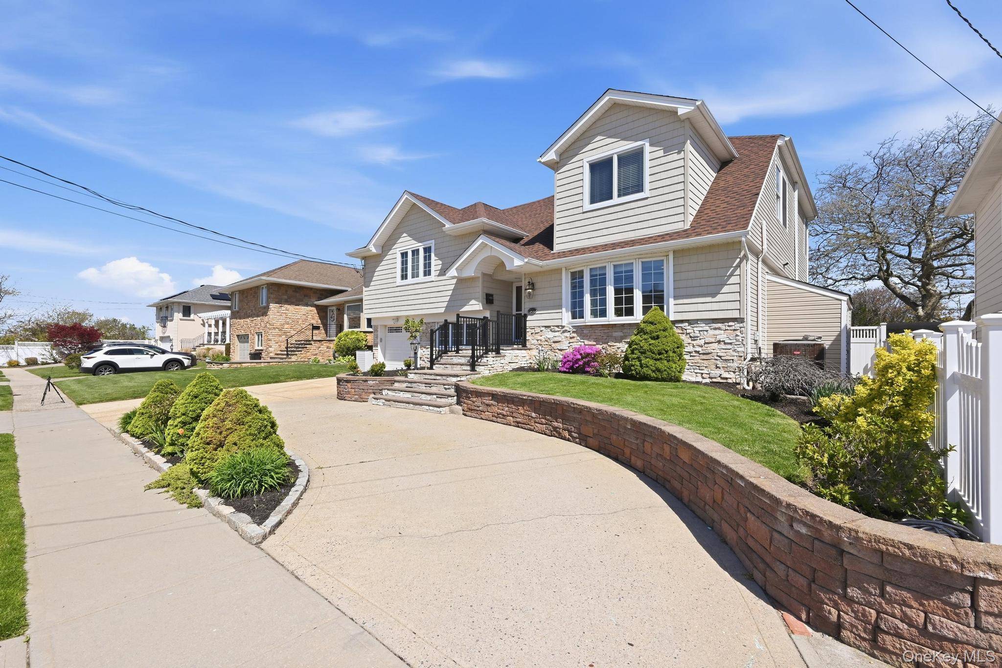 4 Bedroom Home for Sale in Lido Beach - New York - USA - 3