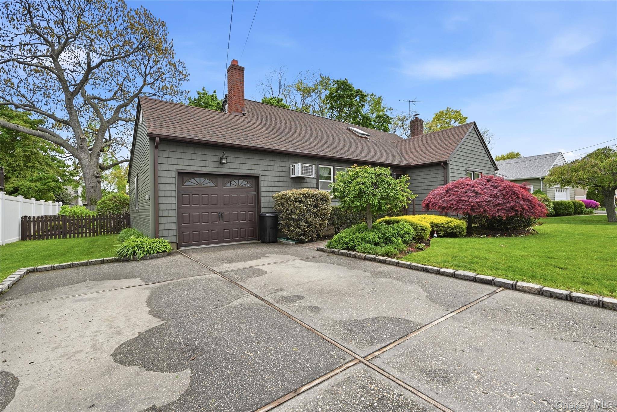 Casa com 4 Quartos à Venda em Lindenhurst - Nova Iorque - EUA - 2