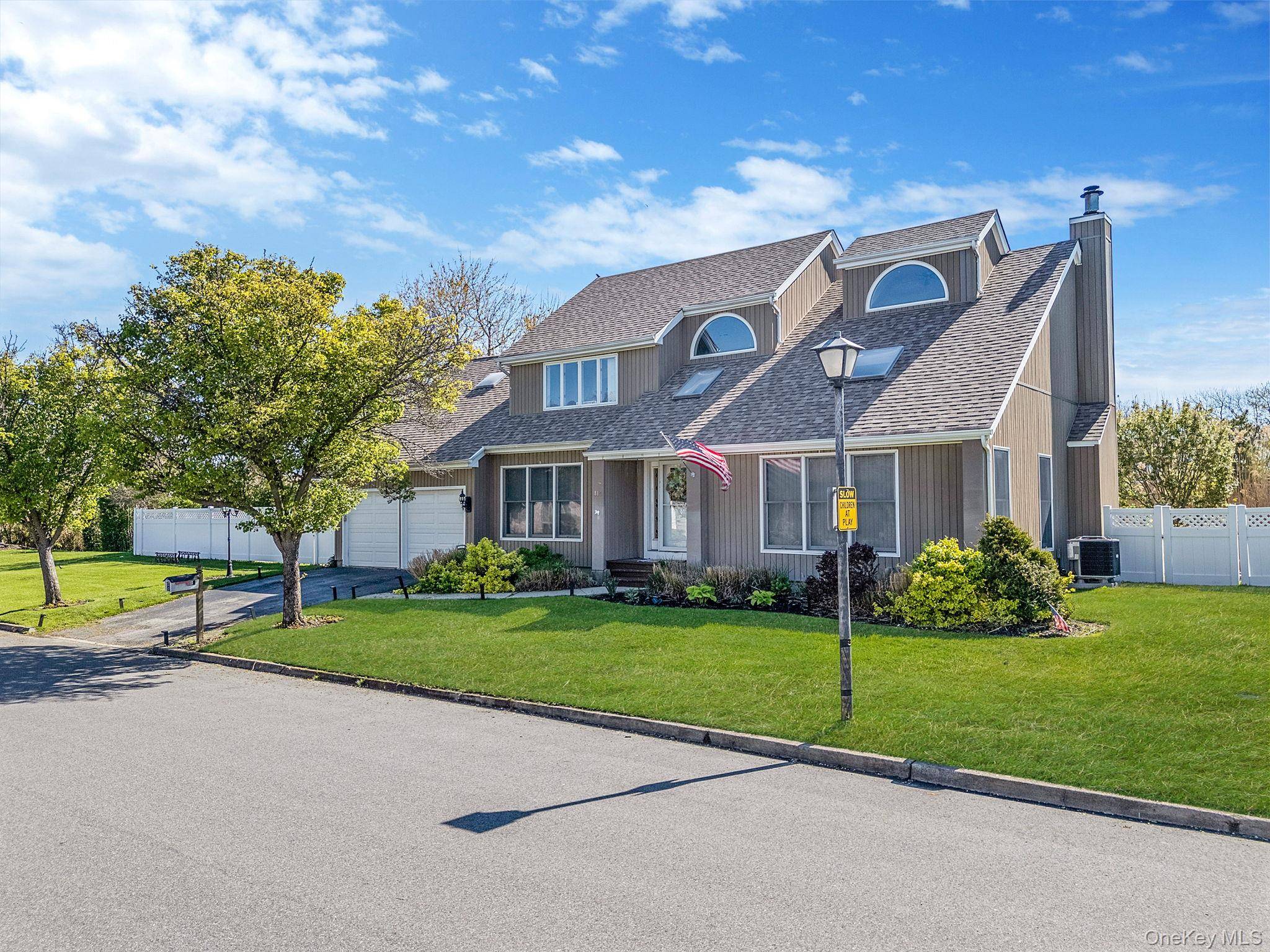 Casa com 4 Quartos à Venda em Lindenhurst - Nova Iorque - EUA - 2