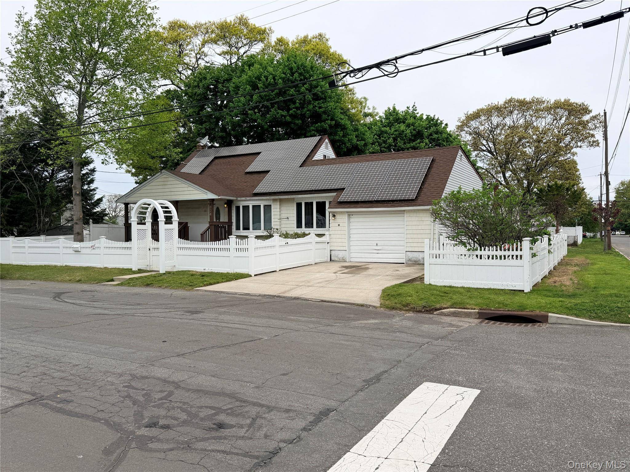 Casa de 4 Dormitorios en Venta en Lindenhurst - Nueva York - EE. UU. - 2