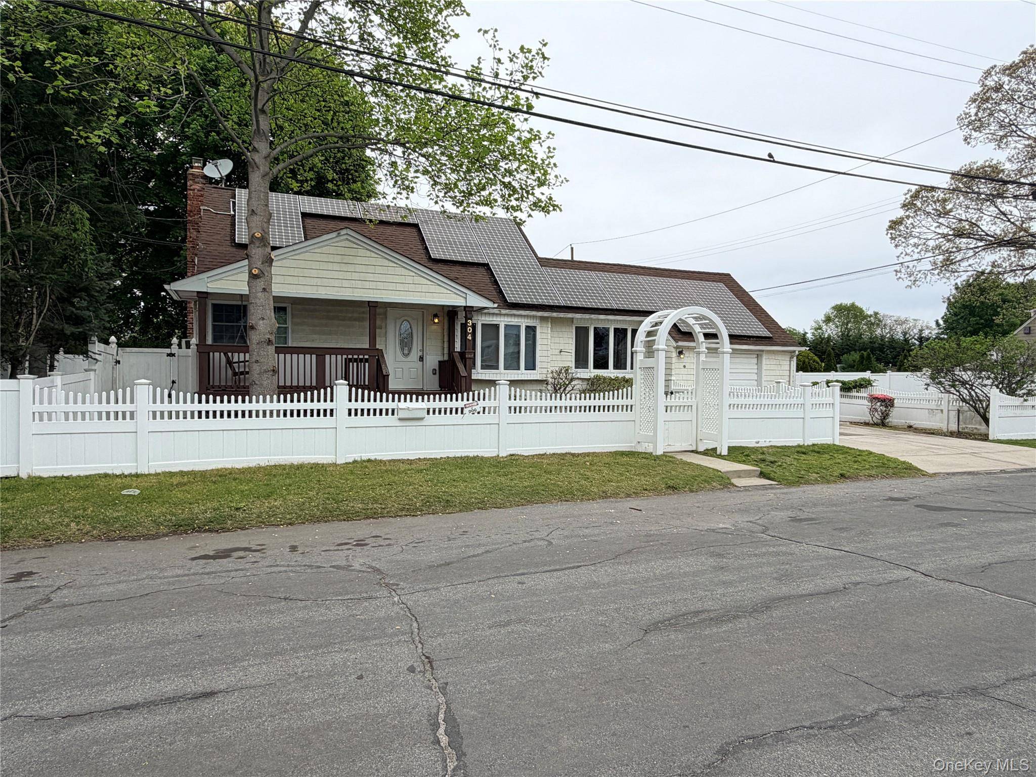 Casa de 4 Dormitorios en Venta en Lindenhurst - Nueva York - EE. UU. - 3
