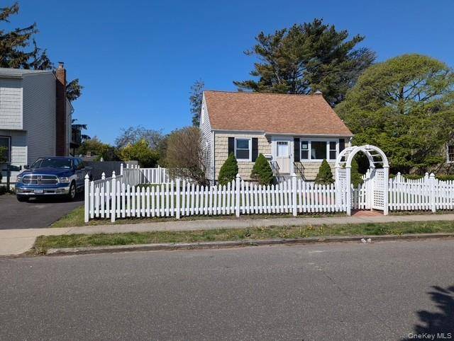 Casa com 4 Quartos à Venda em Lindenhurst - Nova Iorque - EUA - 2