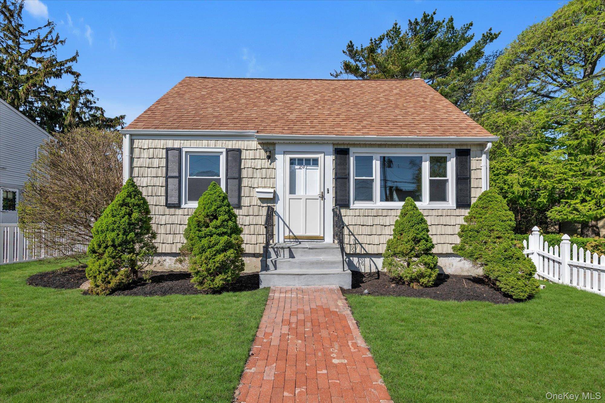 Casa com 4 Quartos à Venda em Lindenhurst - Nova Iorque - EUA - 3