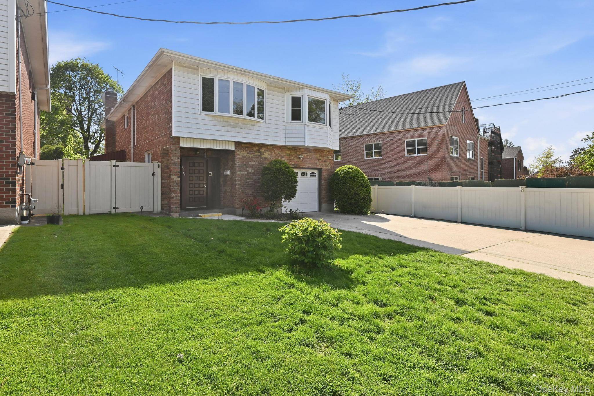 Casa de 4 Dormitorios en Venta en Little Neck - Nueva York - EE. UU. - 2
