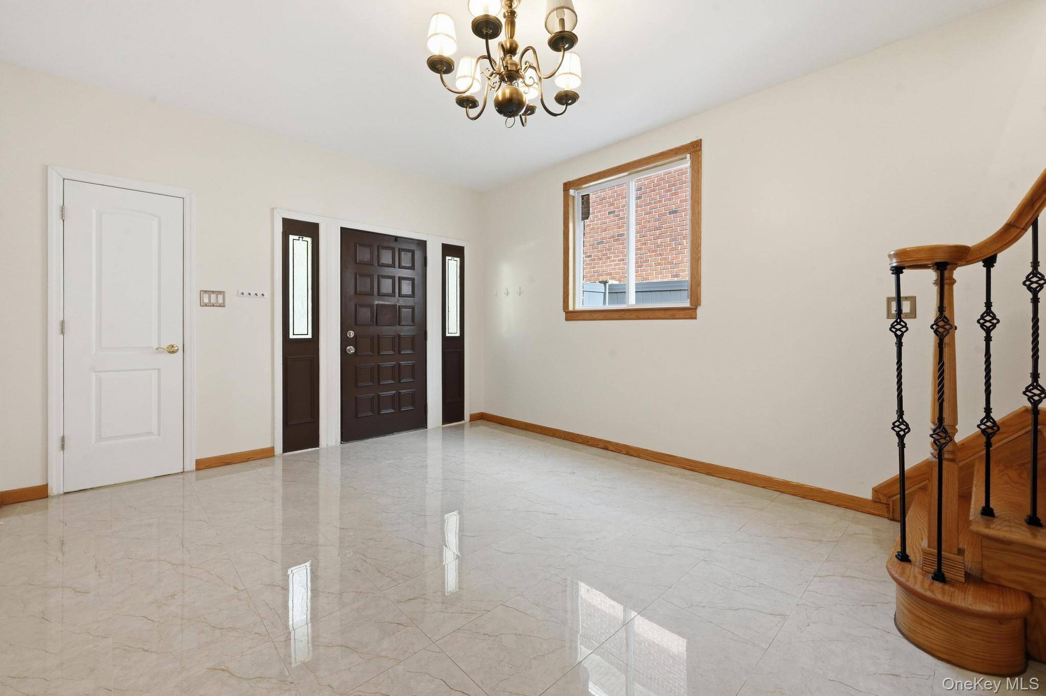 Casa de 4 Dormitorios en Venta en Little Neck - Nueva York - EE. UU. - 6