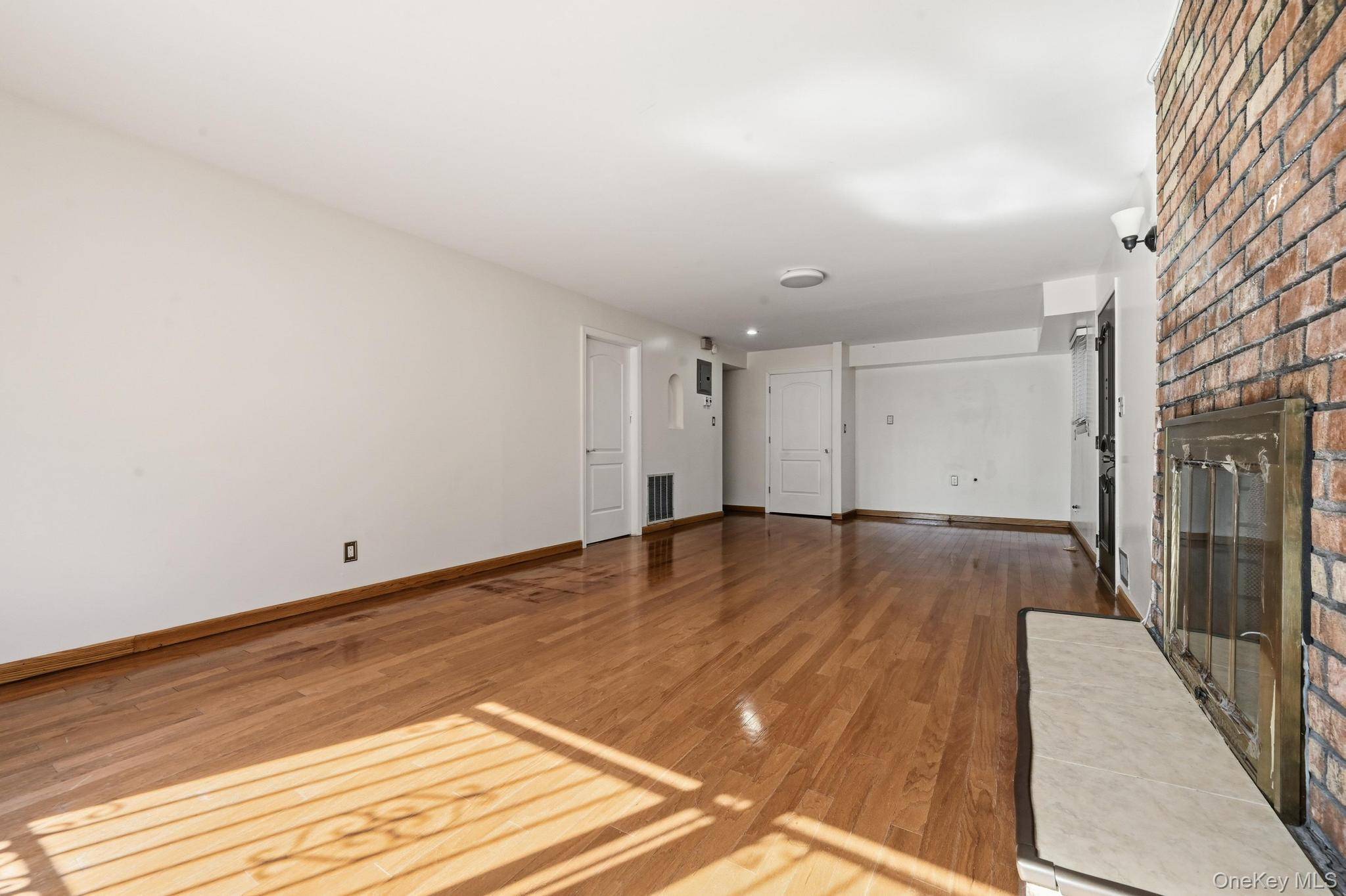 Casa de 4 Dormitorios en Venta en Little Neck - Nueva York - EE. UU. - 7
