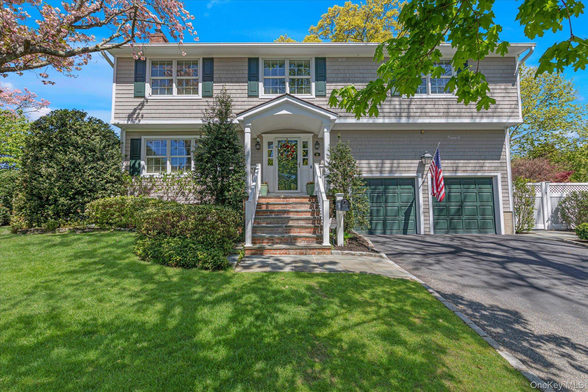 Casa de 4 Dormitorios en Venta en Locust Valley - Nueva York - EE. UU. - 1