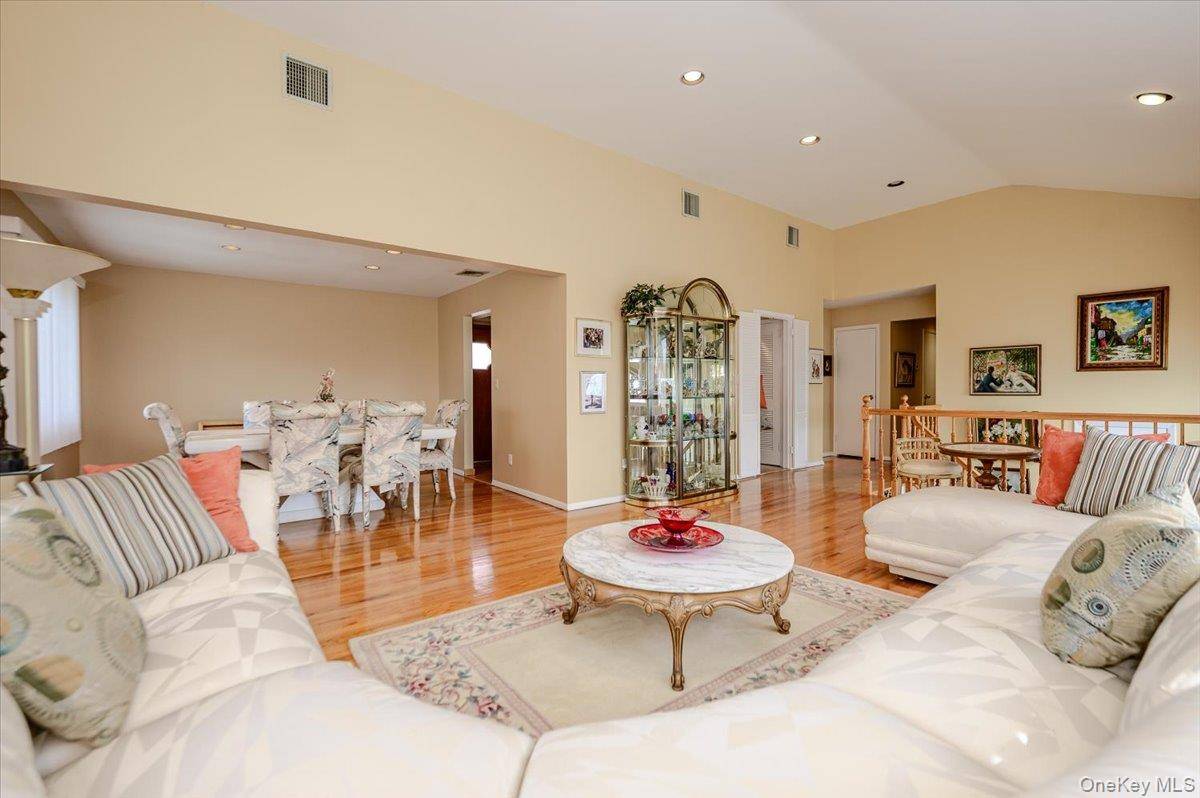 4 Bedroom Home for Sale in Long Beach - New York - USA - 3