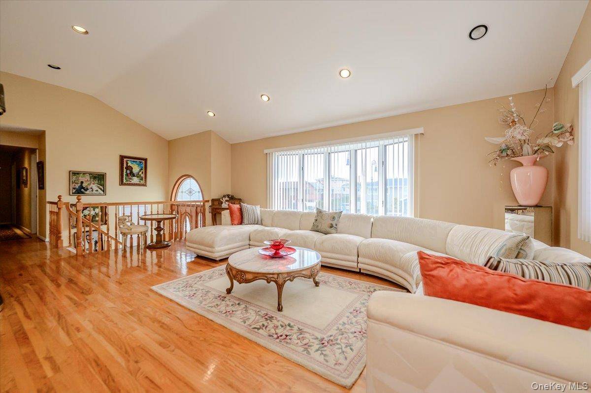 4 Bedroom Home for Sale in Long Beach - New York - USA - 5