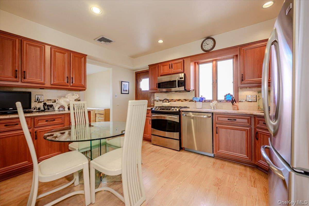 4 Bedroom Home for Sale in Long Beach - New York - USA - 7