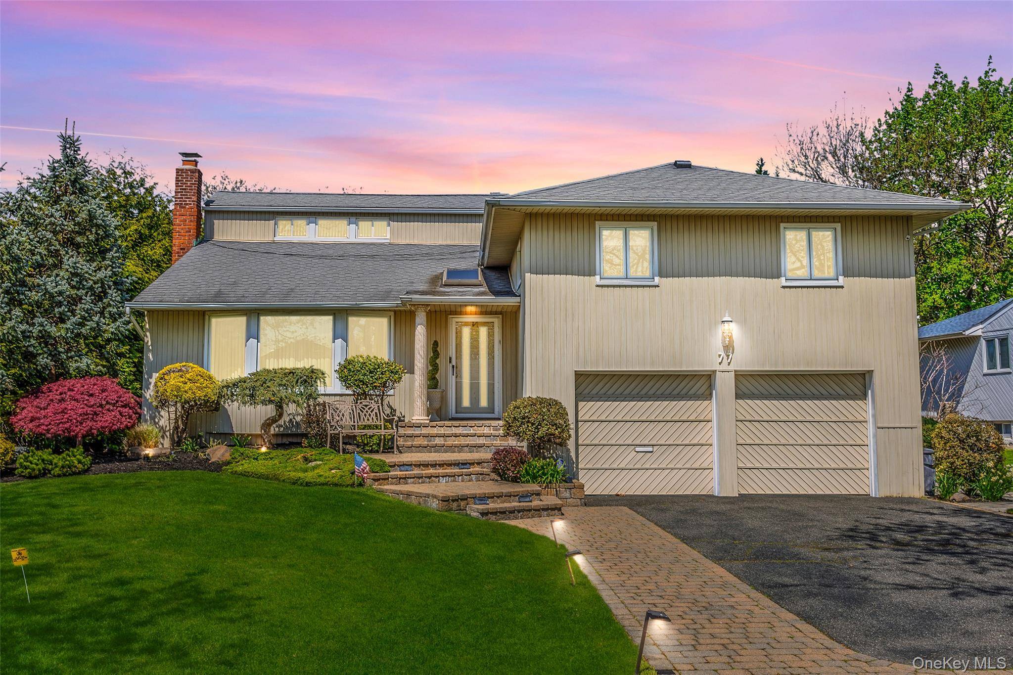 Casa com 4 Quartos à Venda em Manhasset Hills - Nova Iorque - EUA - 1