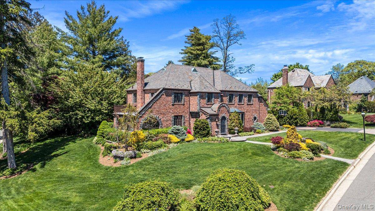 Casa com 4 Quartos à Venda em Manhasset - Nova Iorque - EUA - 1