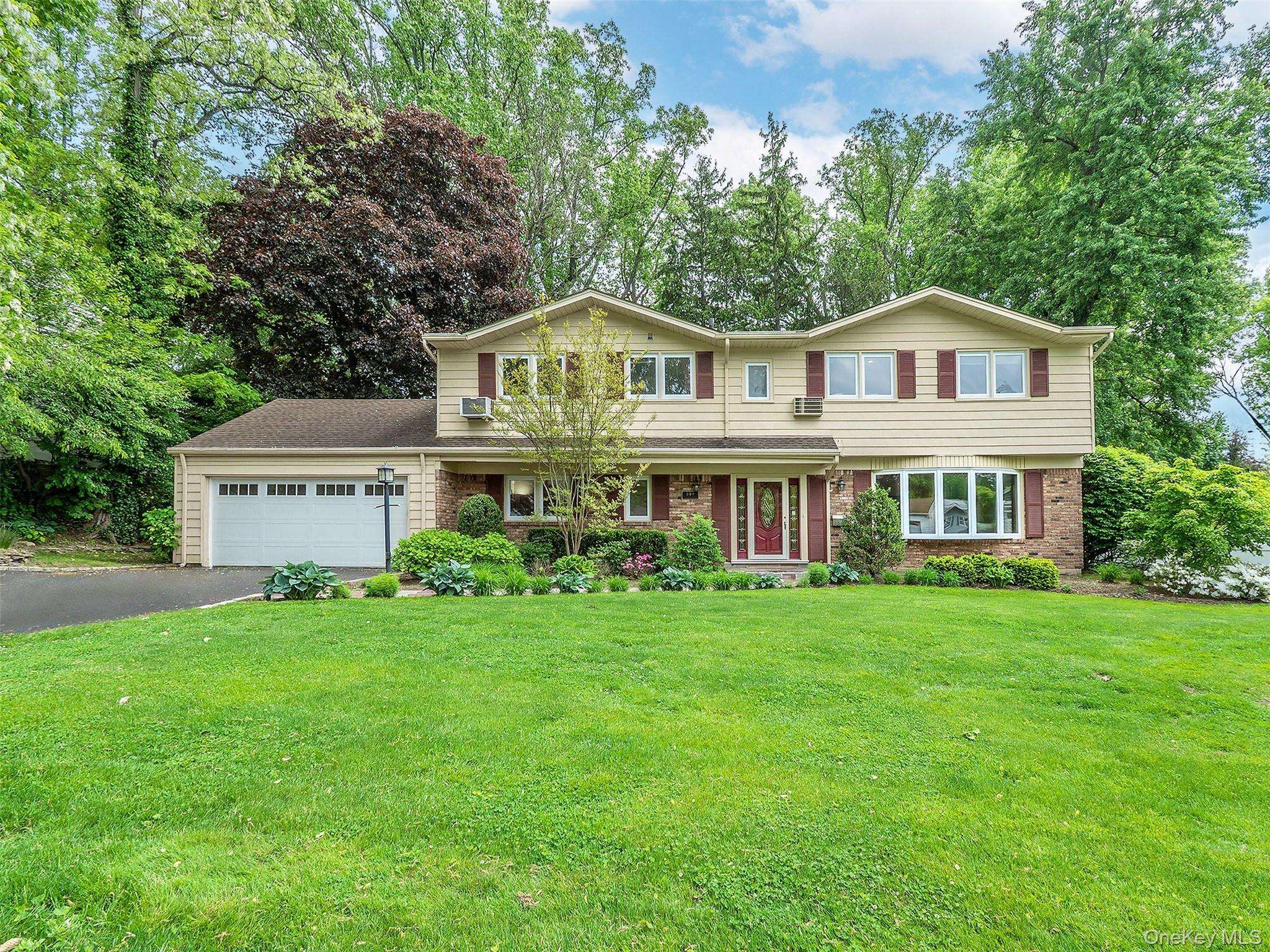 Casa de 4 Dormitorios en Venta en Manhasset - Nueva York - EE. UU. - 1