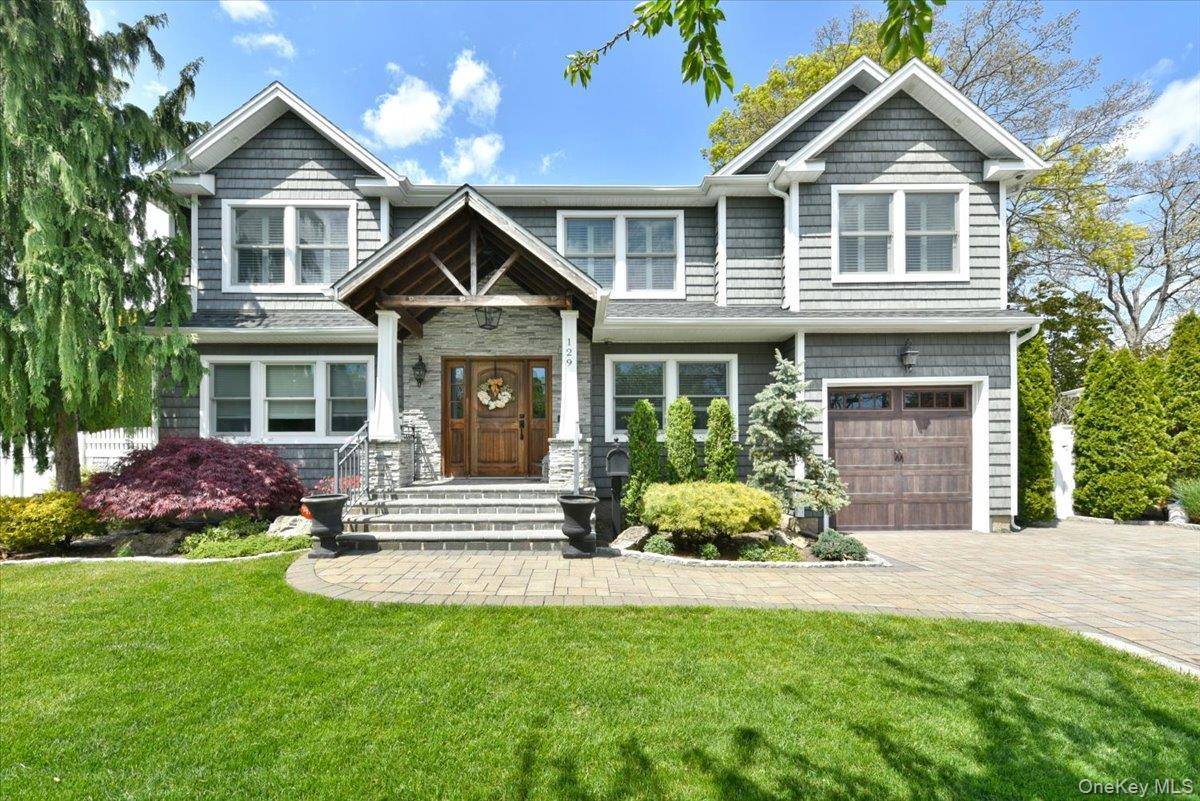 Casa de 4 Dormitorios en Venta en Massapequa - Nueva York - EE. UU. - 1