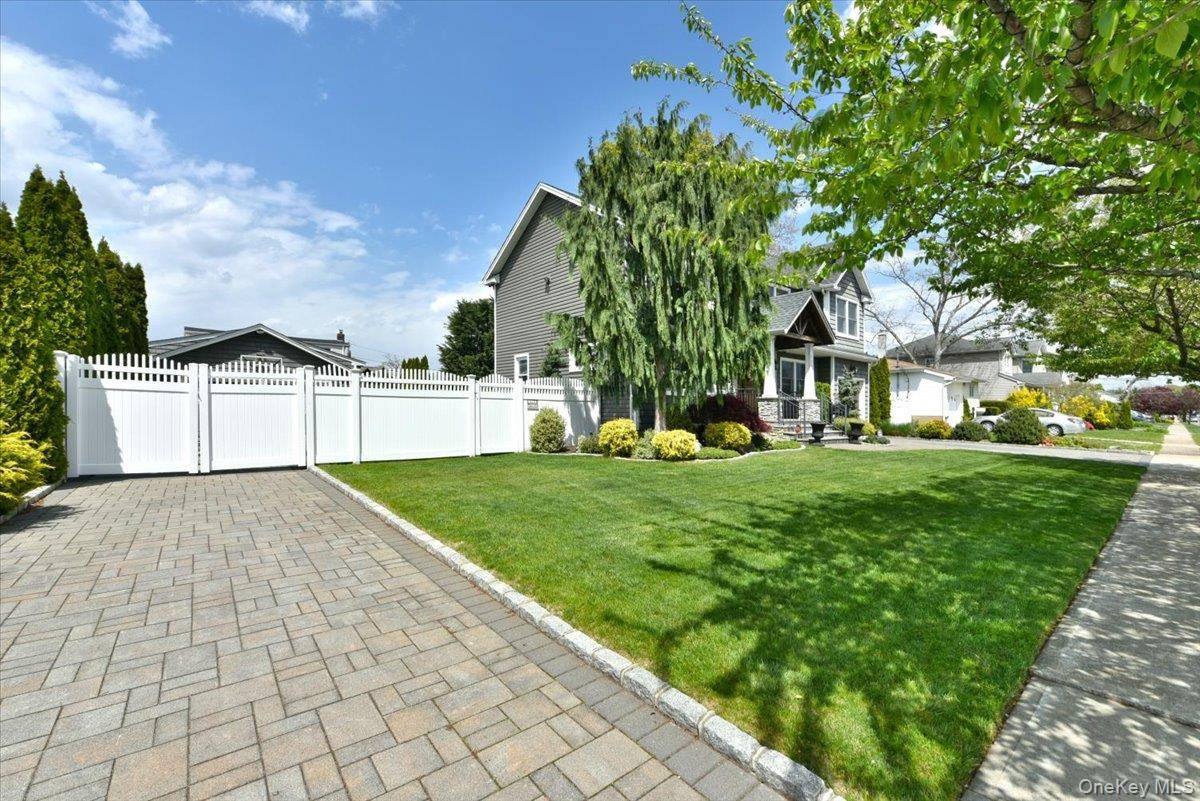 Casa de 4 Dormitorios en Venta en Massapequa - Nueva York - EE. UU. - 3