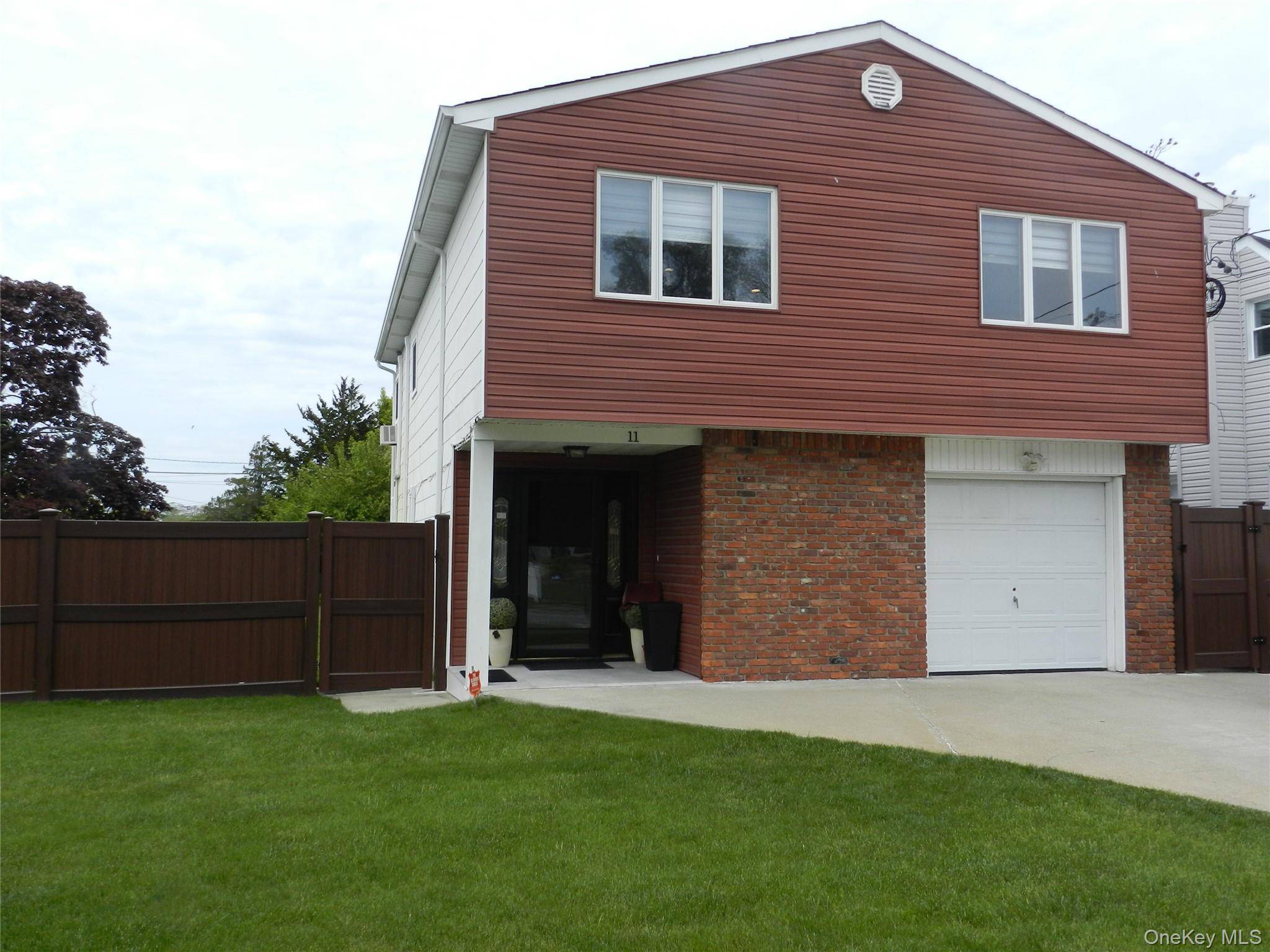 Casa de 4 Dormitorios en Venta en Massapequa - Nueva York - EE. UU. - 1