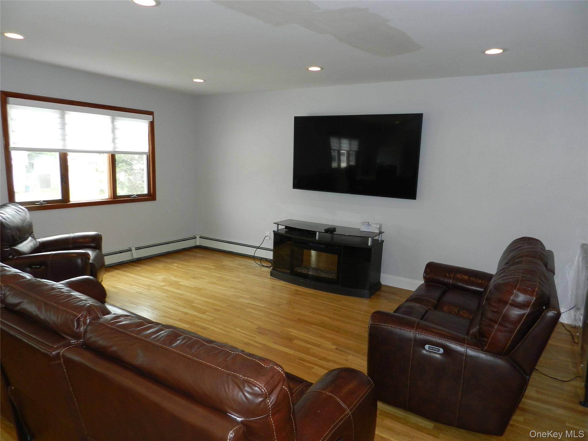 Casa de 4 Dormitorios en Venta en Massapequa - Nueva York - EE. UU. - 3