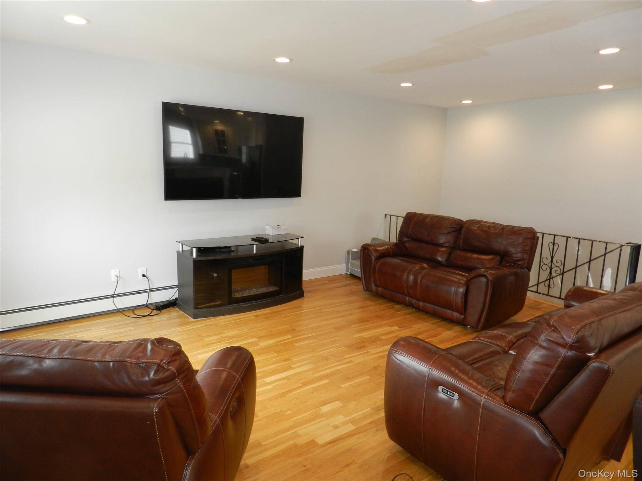 Casa de 4 Dormitorios en Venta en Massapequa - Nueva York - EE. UU. - 4