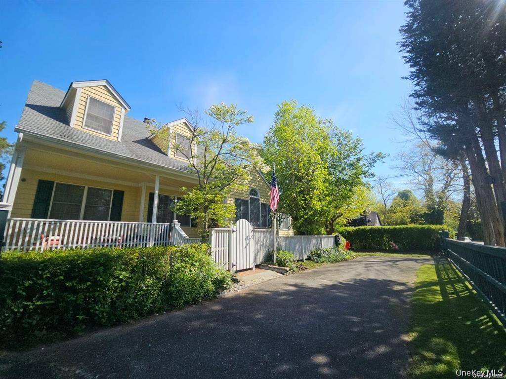 4 Bedroom Home for Sale in Mastic Beach - New York - USA - 1