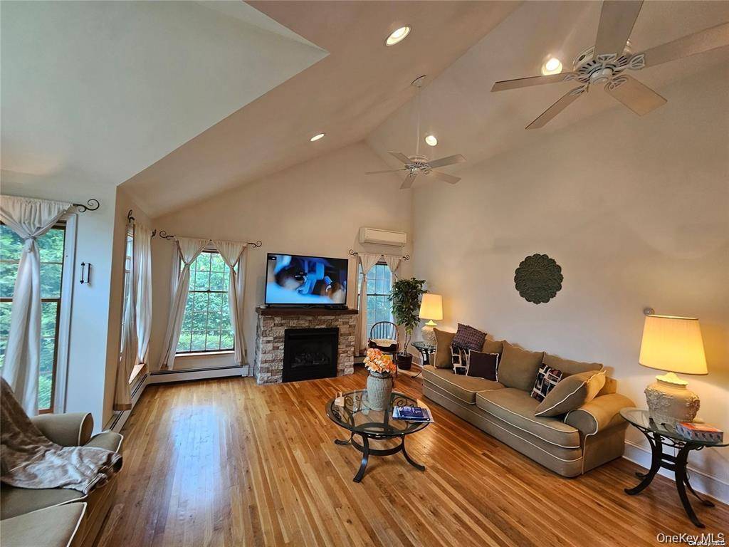 4 Bedroom Home for Sale in Mastic Beach - New York - USA - 4