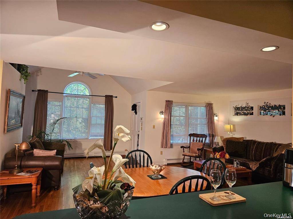 4 Bedroom Home for Sale in Mastic Beach - New York - USA - 7