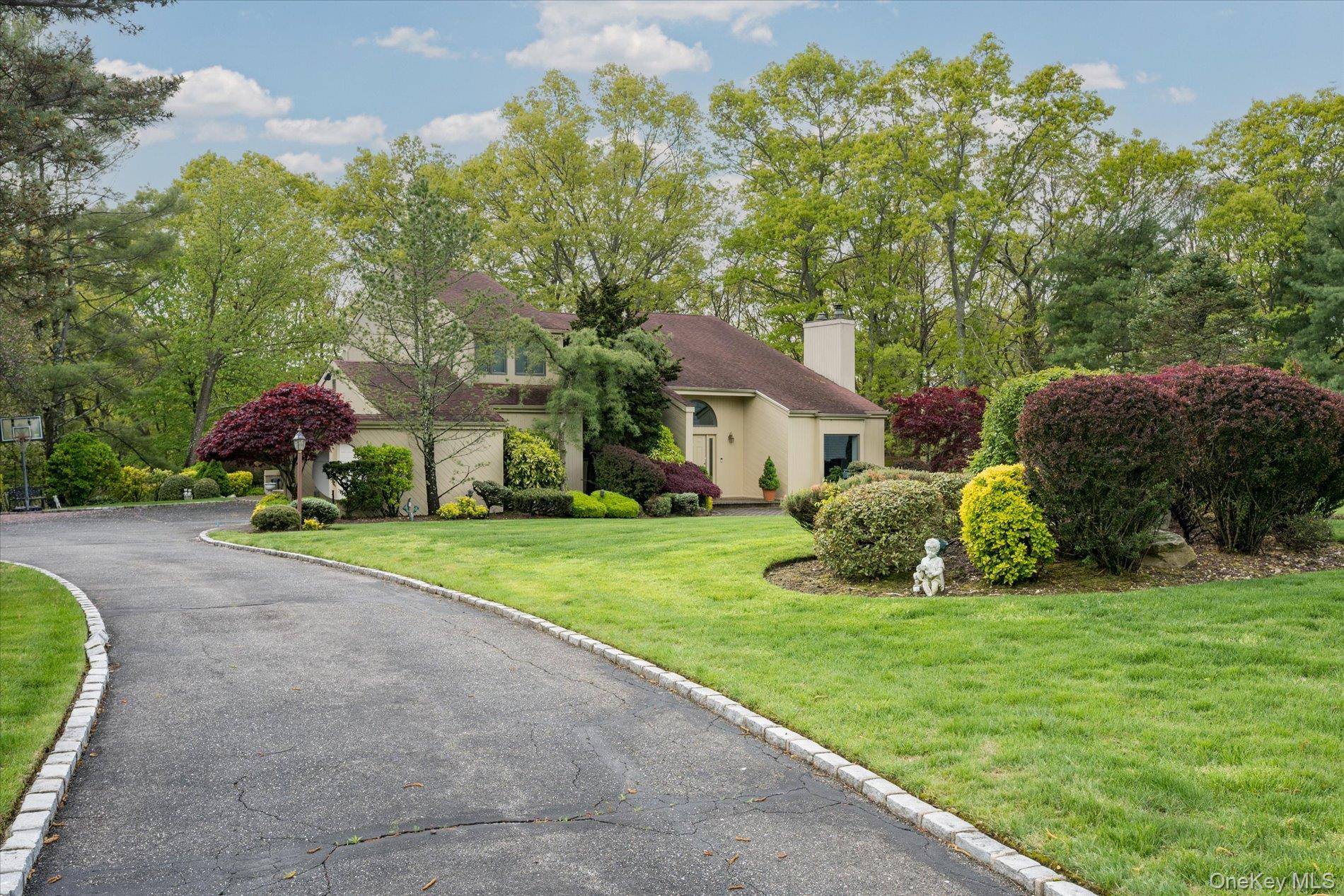 4 Bedroom Home for Sale in Melville - New York - USA - 1