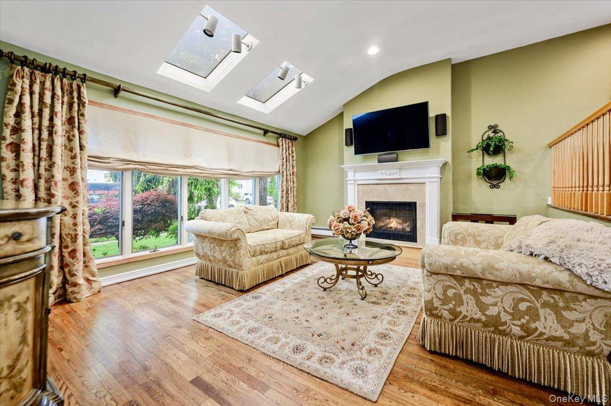 Casa de 4 Dormitorios en Venta en Merrick - Nueva York - EE. UU. - 2