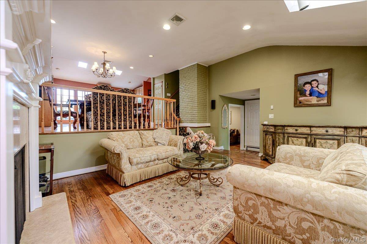 Casa de 4 Dormitorios en Venta en Merrick - Nueva York - EE. UU. - 7