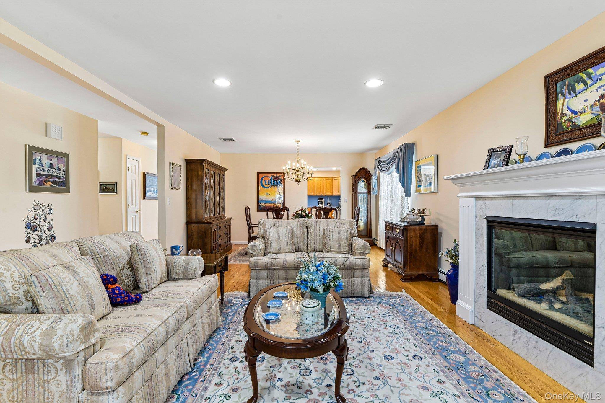 Casa de 4 Dormitorios en Venta en Merrick - Nueva York - EE. UU. - 8