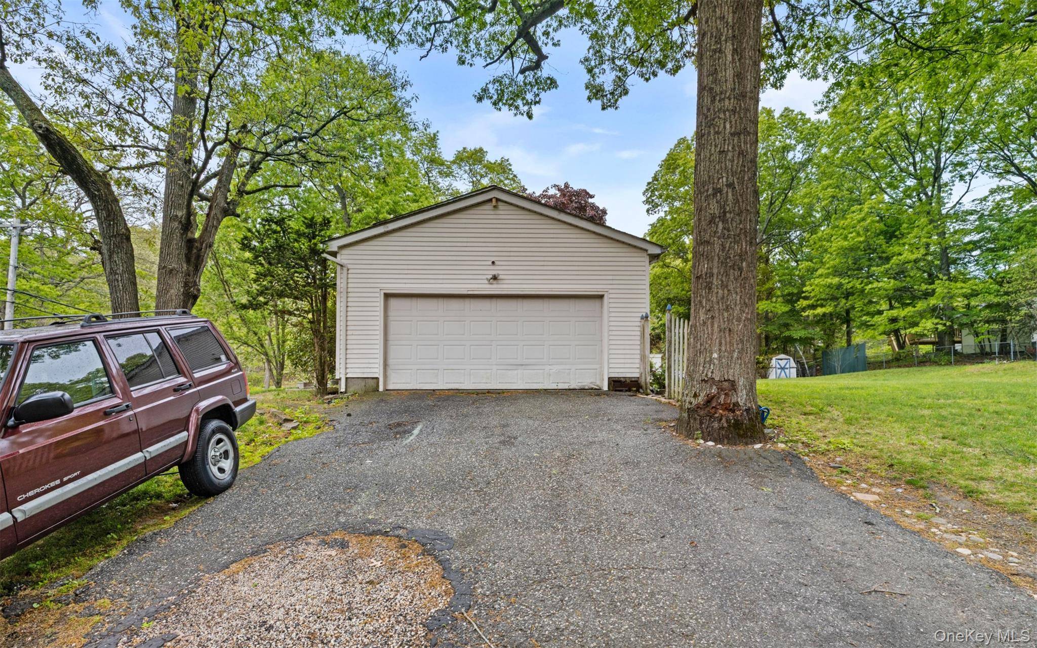 4 Bedroom Home for Sale in Middle Island - New York - USA - 5