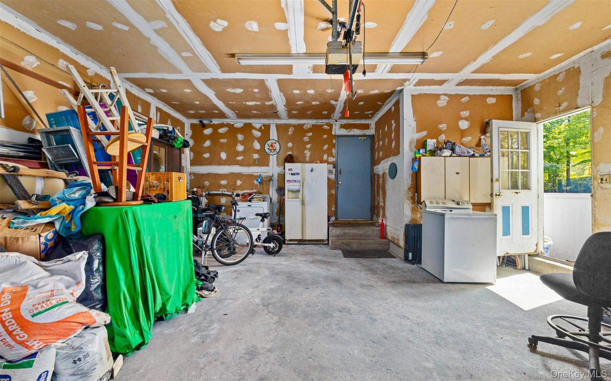 4 Bedroom Home for Sale in Middle Island - New York - USA - 6
