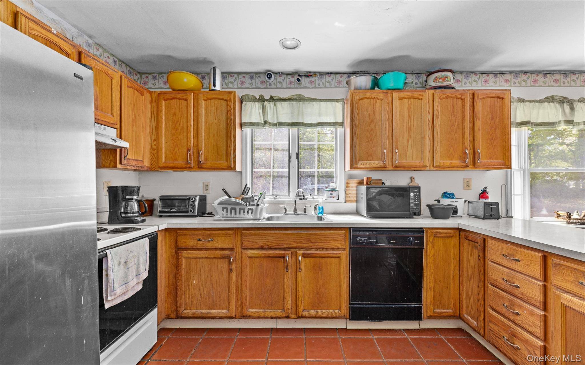 4 Bedroom Home for Sale in Middle Island - New York - USA - 7