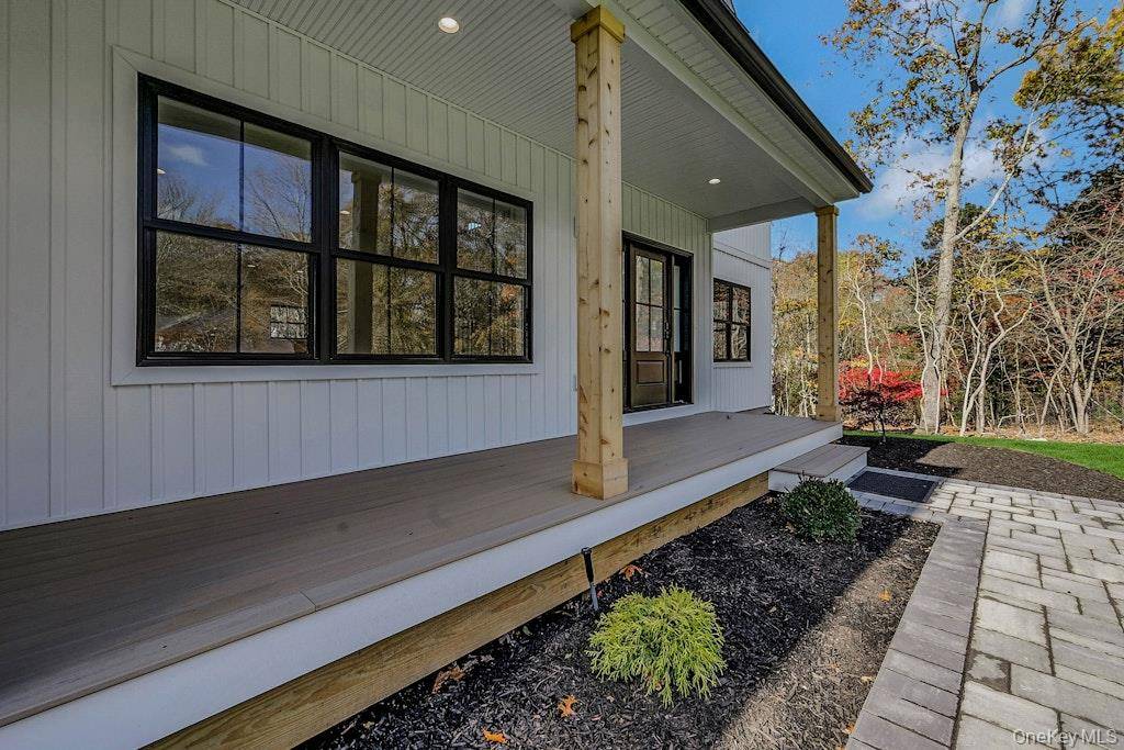 4 Bedroom Home for Sale in Middle Island - New York - USA - 5