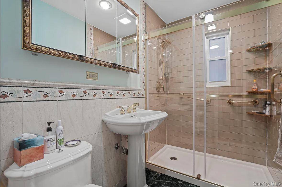 Casa com 4 Quartos à Venda em Middle Village - Nova Iorque - EUA - 7